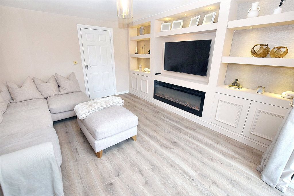 Property photo 1 of 21 Lounge