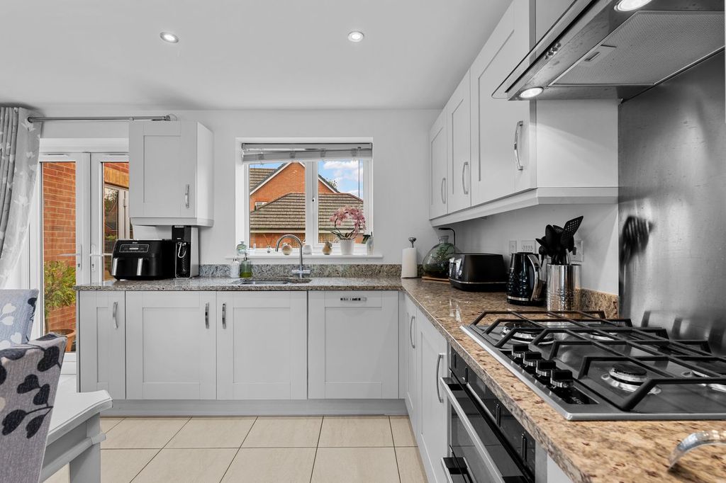 Property photo 3 of 34