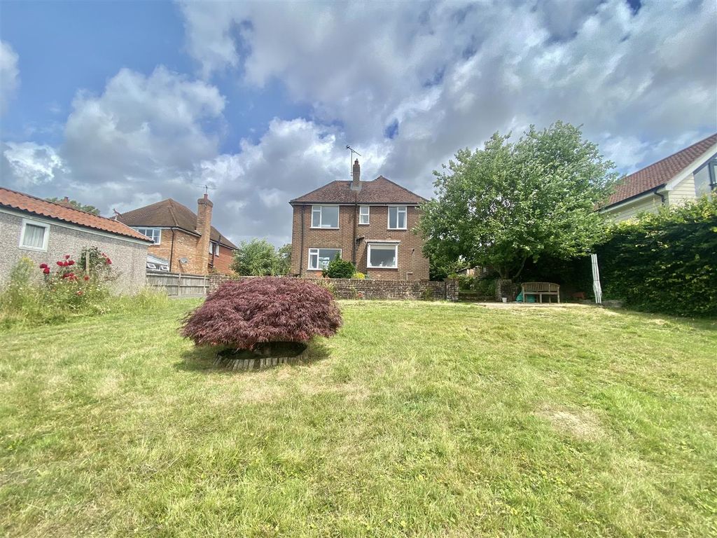 Property photo 2 of 34