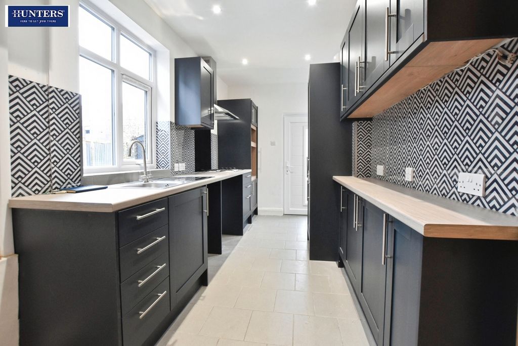 Property photo 2 of 18 Kitchen