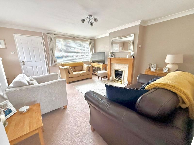 Property photo 3 of 13 Lounge