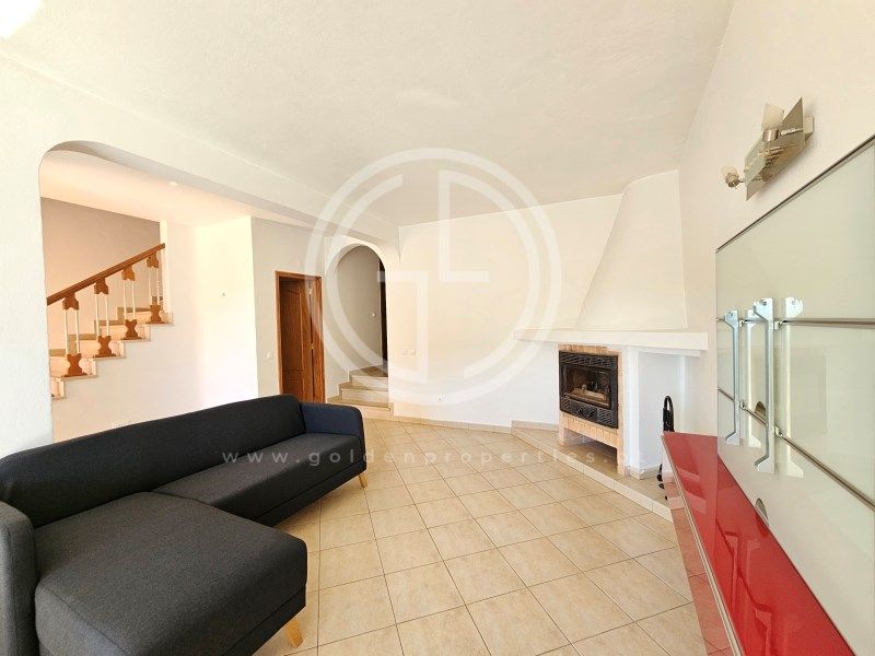 Property photo 2 of 30