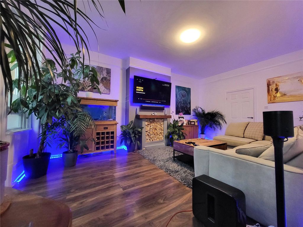 Property photo 2 of 12 Front Room