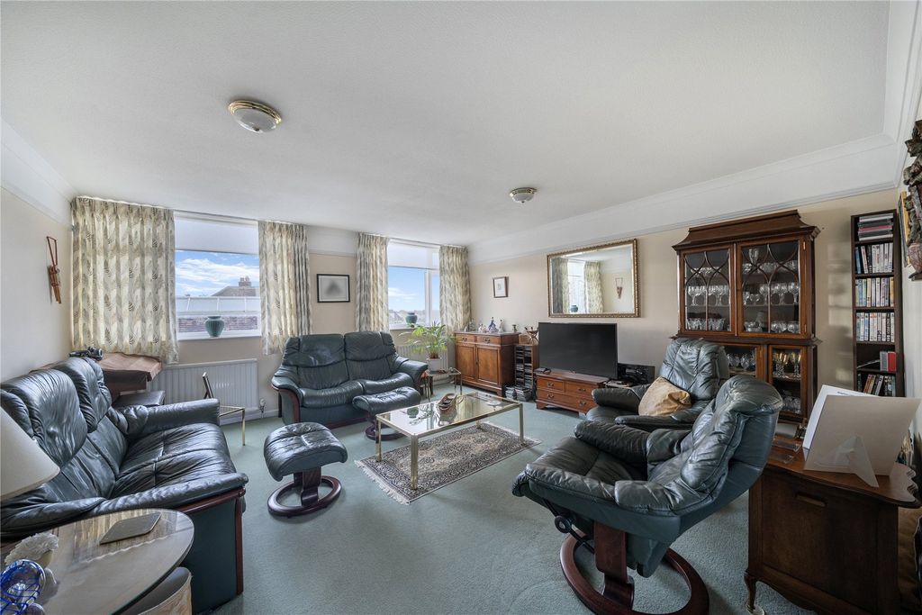 Property photo 2 of 18 Picture No. 16