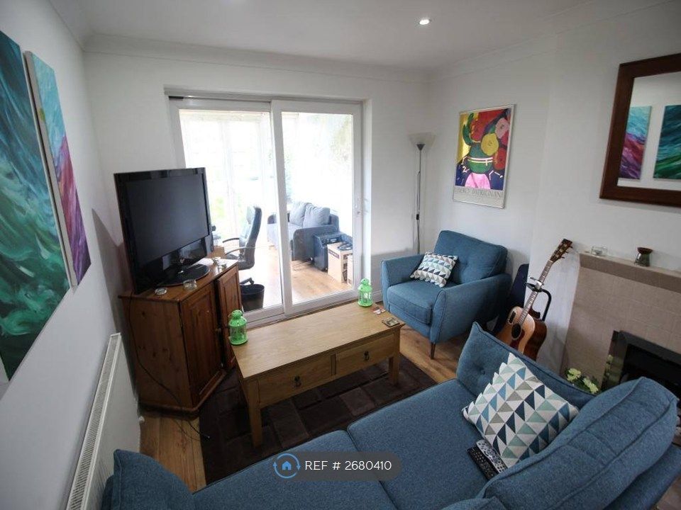 Property photo 3 of 12 Lounge