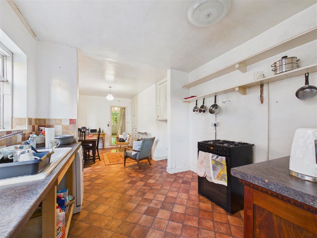 Property photo 3 of 17 Kitchen