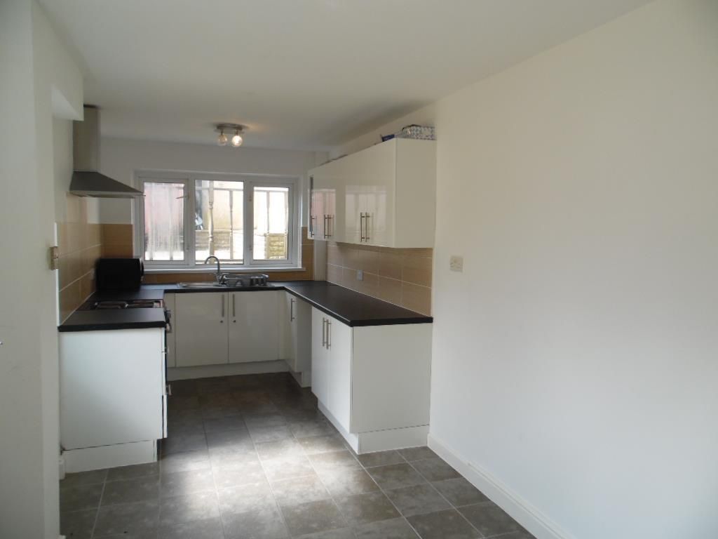 Property photo 2 of 6 Kitchen