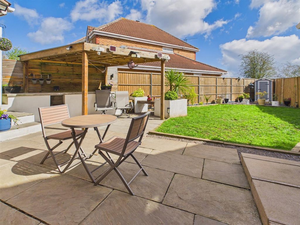 Property photo 3 of 22 Gardens