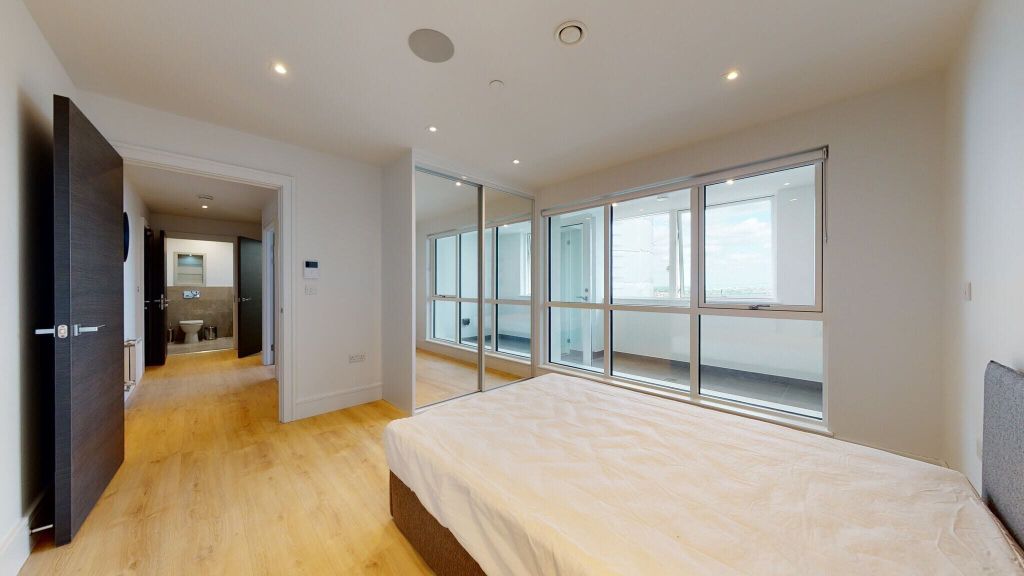 Property photo 3 of 16 Bedroom