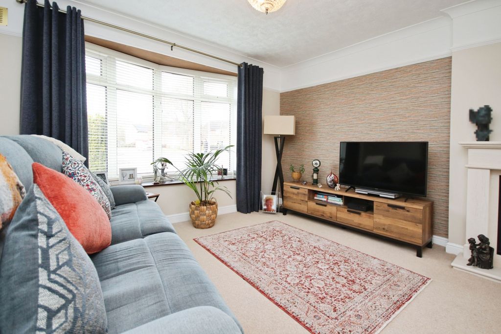 Property photo 3 of 23