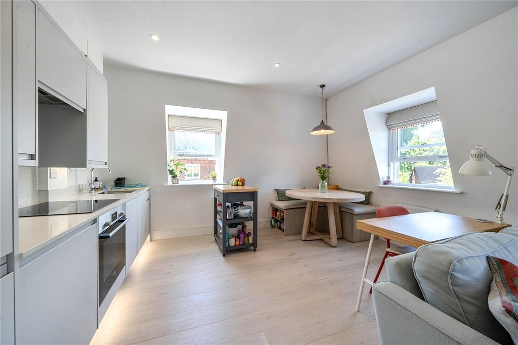 1 bed flat for saleStation Road, Bourne End SL8 photo 4