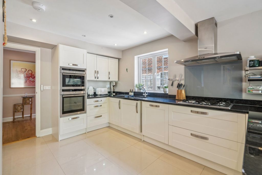 Property photo 2 of 23 Picture No. 17