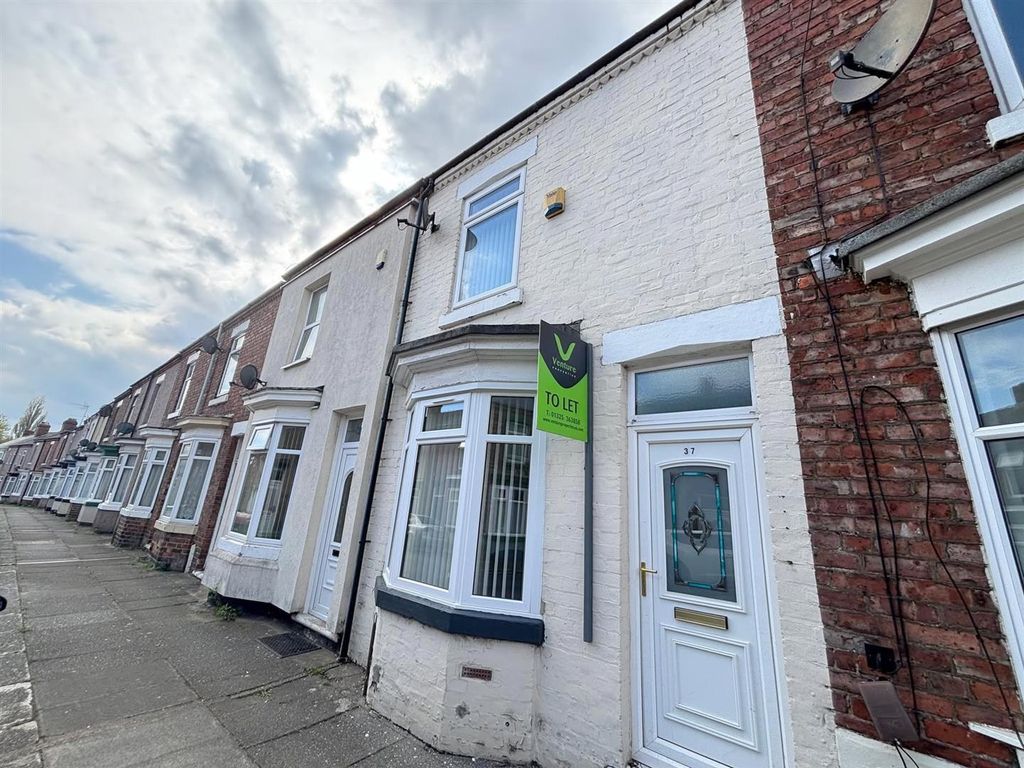 Property photo 3 of 8 Externally