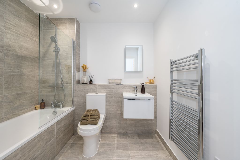 Property photo 1 of 7 Bathroom