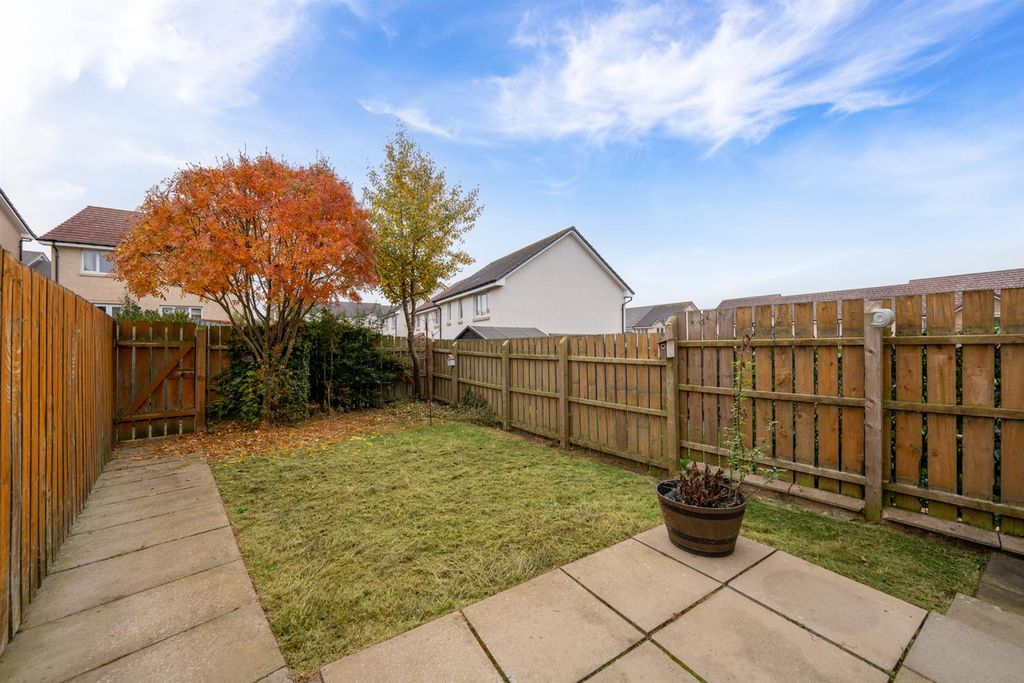 Property photo 2 of 17 18_Swan_Avenue-15.Jpg