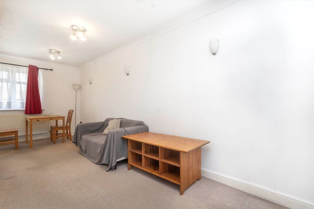Property photo 3 of 4