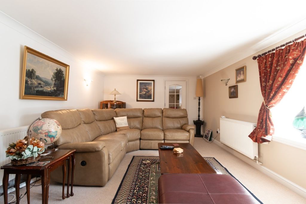 Property photo 3 of 37