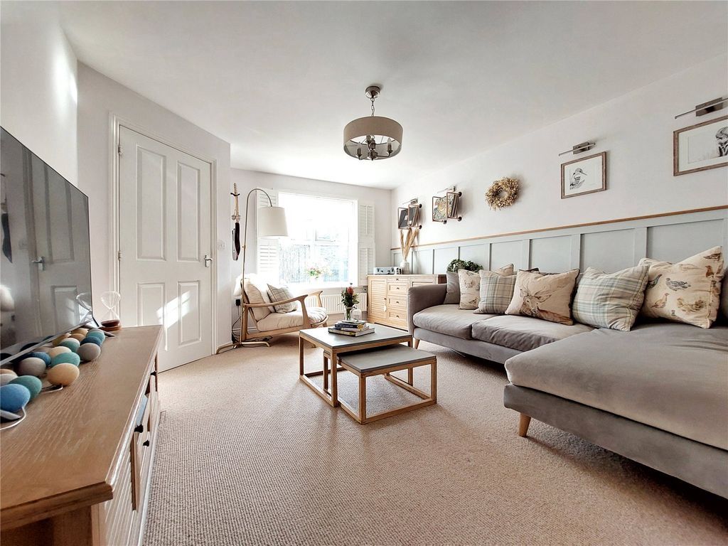 Property photo 2 of 27 Lounge