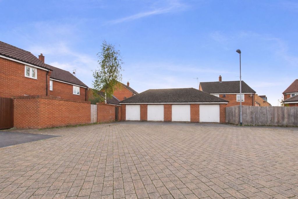 Property photo 2 of 27