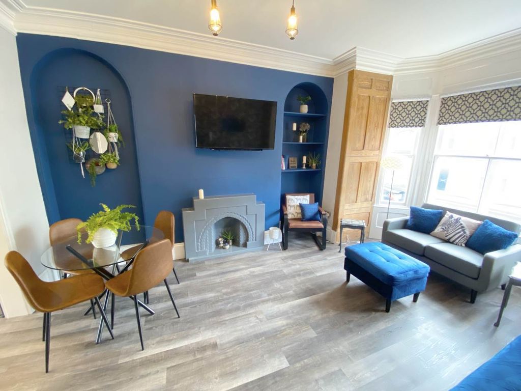 Property photo 2 of 7 Lounge2