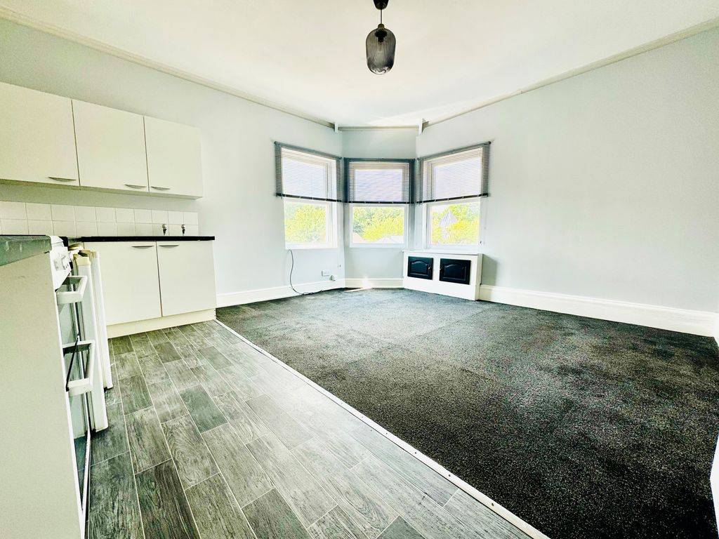 Property photo 3 of 7 109A Lounge