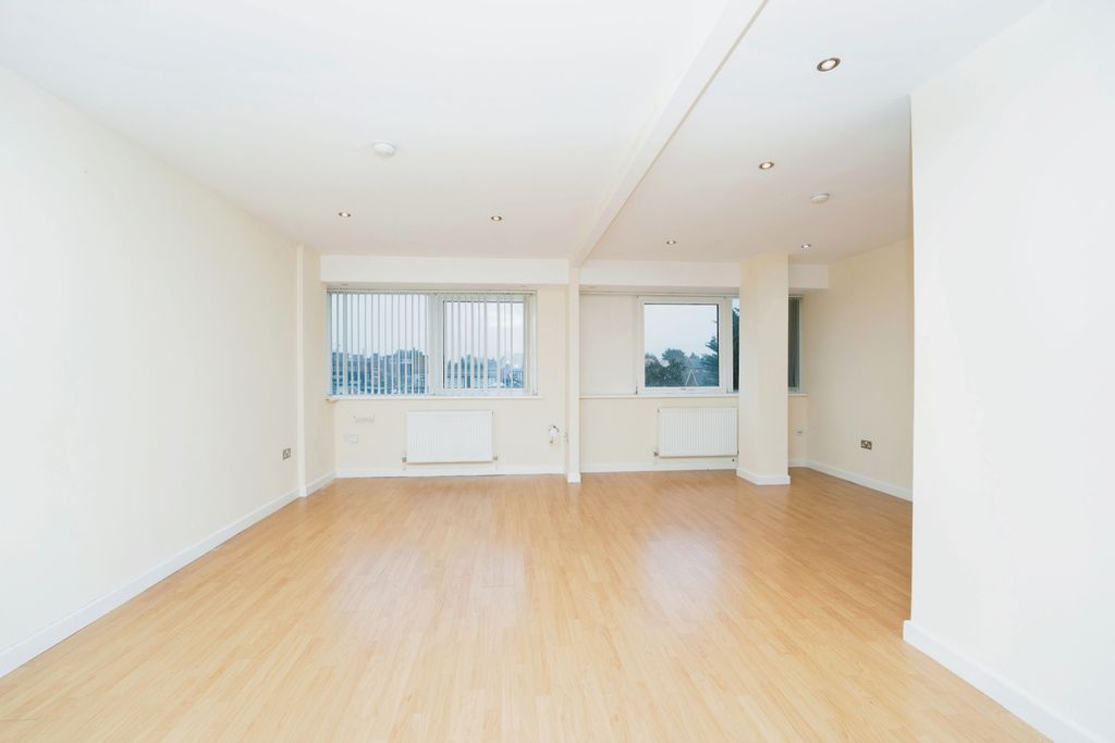 Property photo 3 of 9 9A94B7Bb-56E1-ee11-9