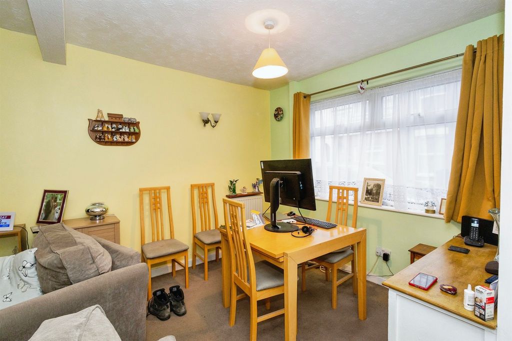 Property photo 2 of 16