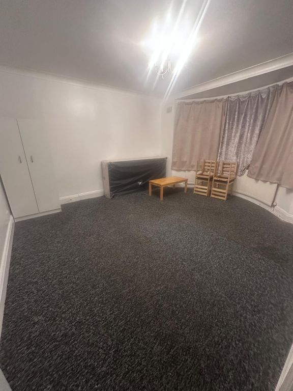 Property photo 1 of 12 5 Bed Detached House To Rent Sherborne Avenue, Southall Ub2