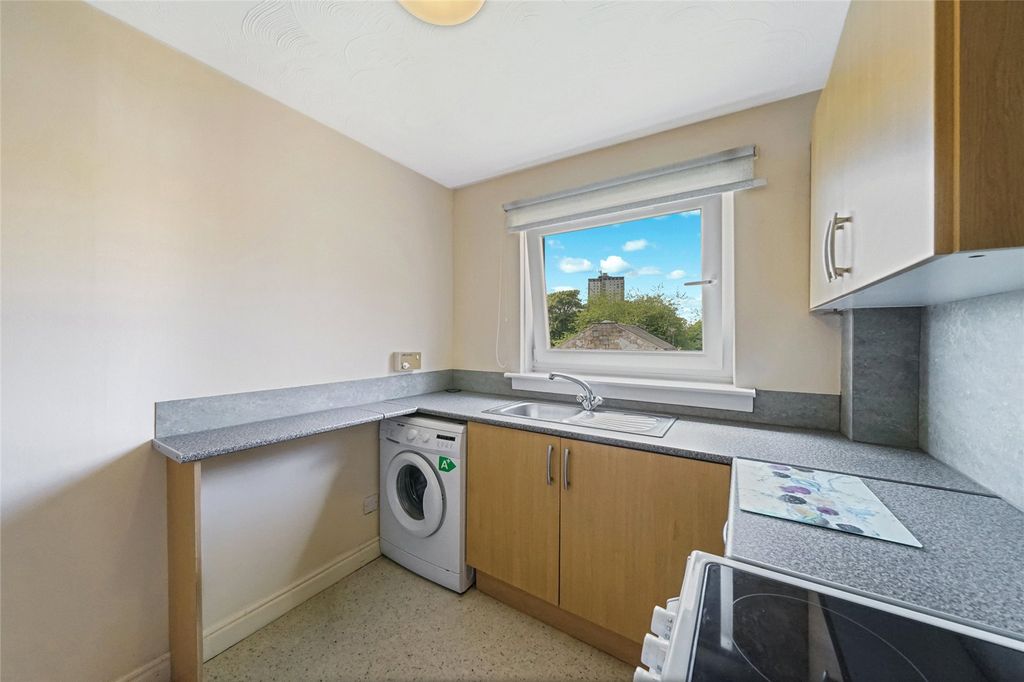 Property photo 3 of 22 Picture No. 09