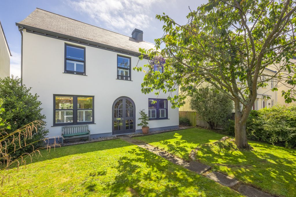 Property photo 1 of 20