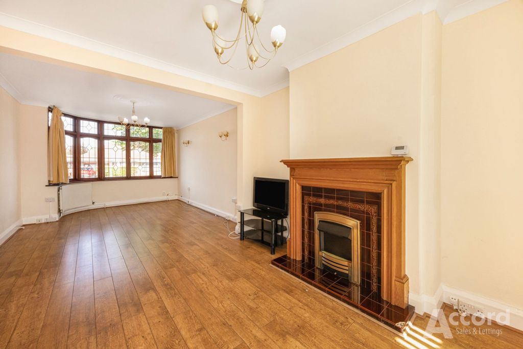 Property photo 3 of 25
