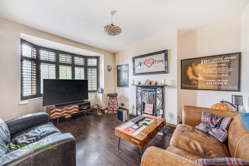 Property photo 2 of 25 F3A89354-F4E9-453...