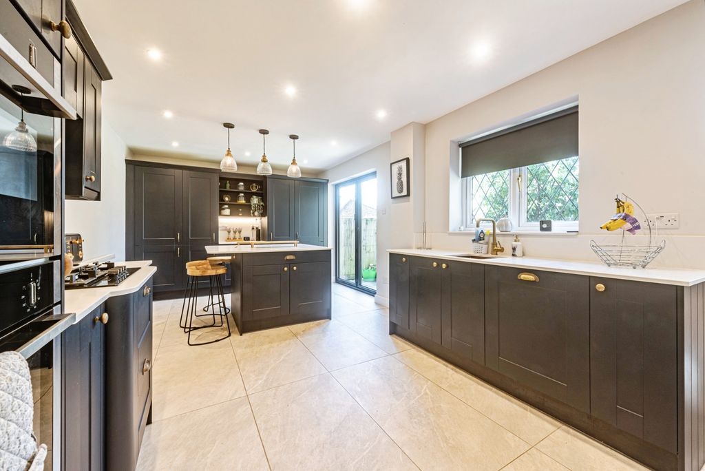 Property photo 3 of 31 Pbox-Img.Jpg