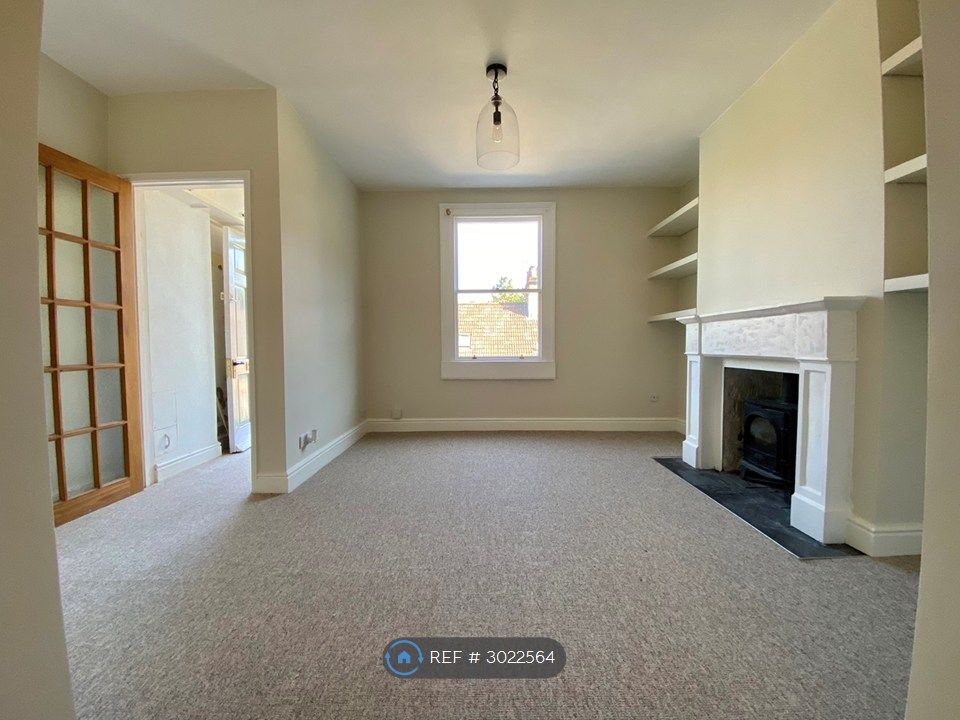 Property photo 3 of 14 Sitting Room
