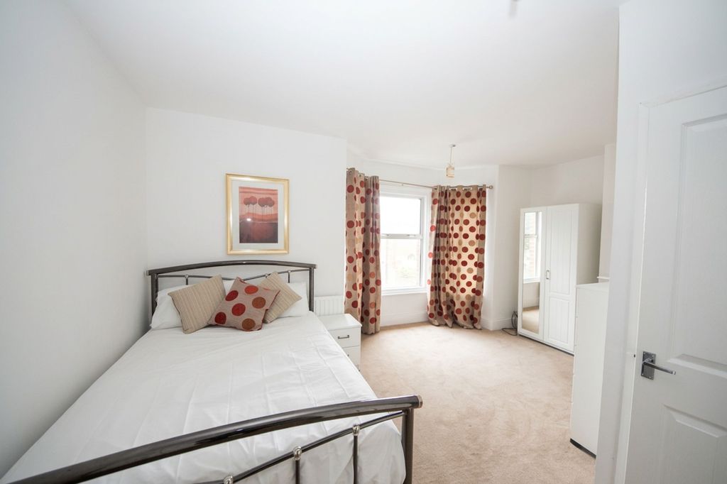 Property photo 2 of 8