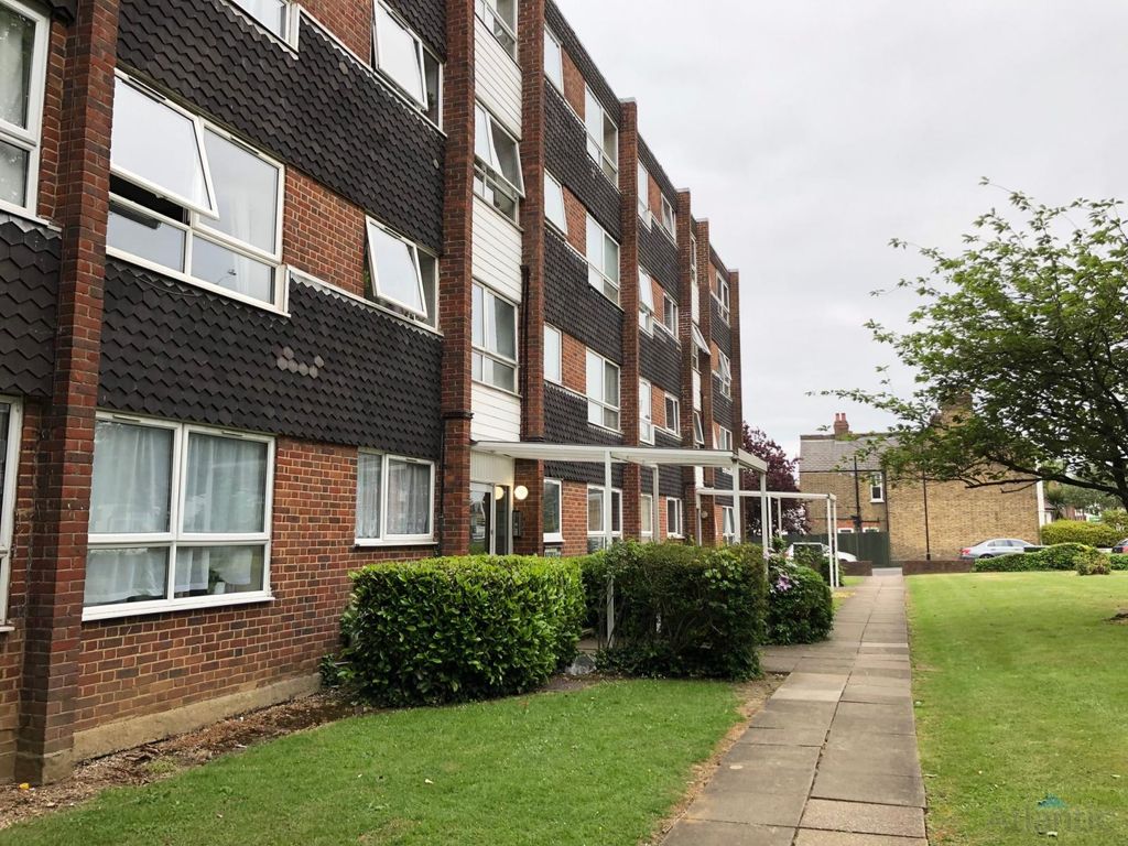 Property photo 1 of 8 2 Bedroom Ground Floor Flat