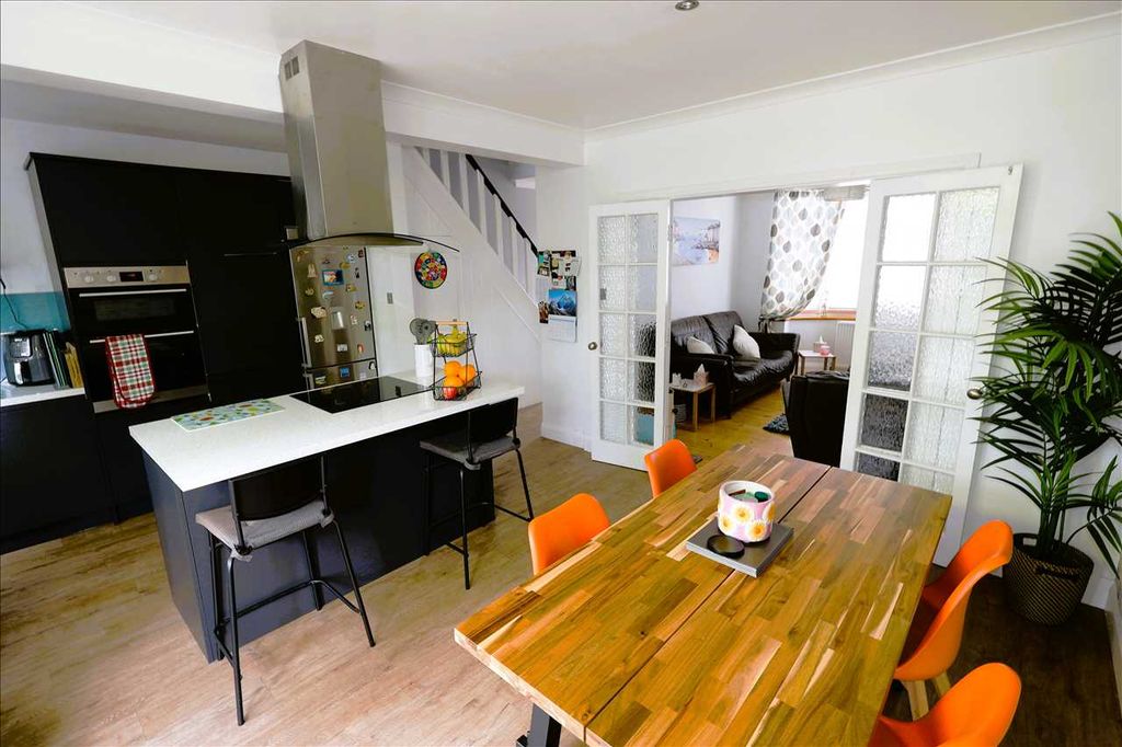 Property photo 3 of 15 Dining Area