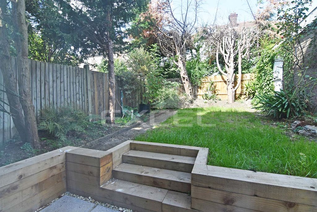 Property photo 2 of 5 Garden
