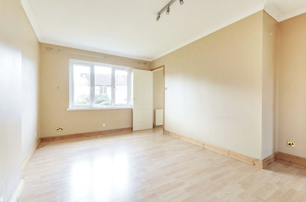 Property photo 3 of 17 Living Room