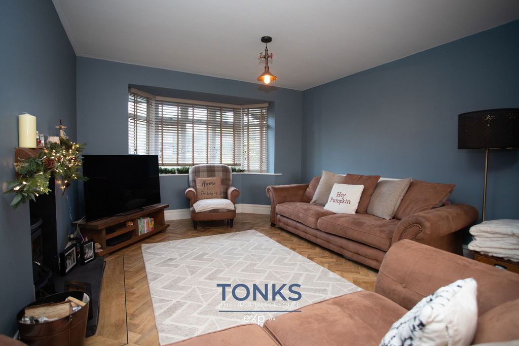 Property photo 2 of 27