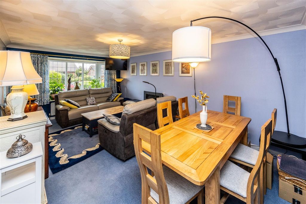 Property photo 2 of 32