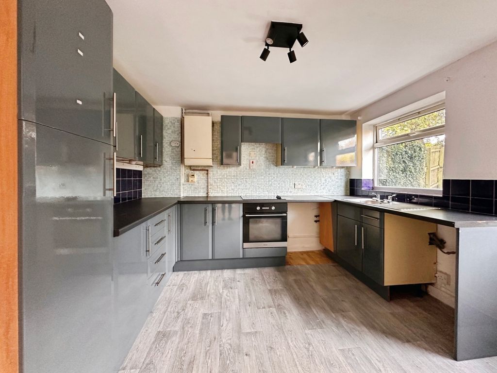 Property photo 2 of 15 Kitchen