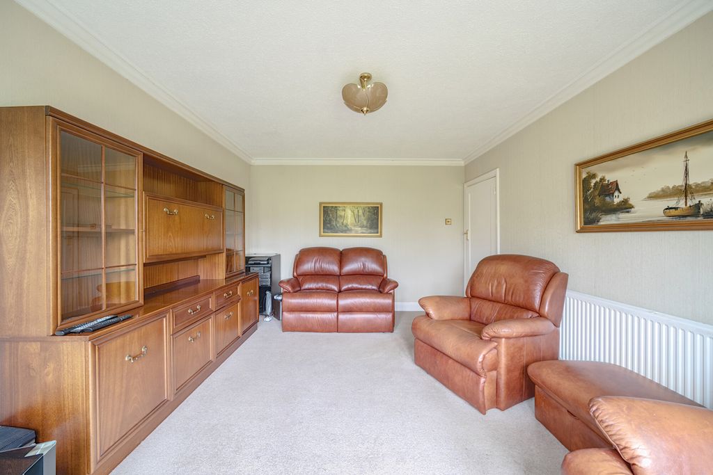 Property photo 3 of 18 1304599-15-683F60...