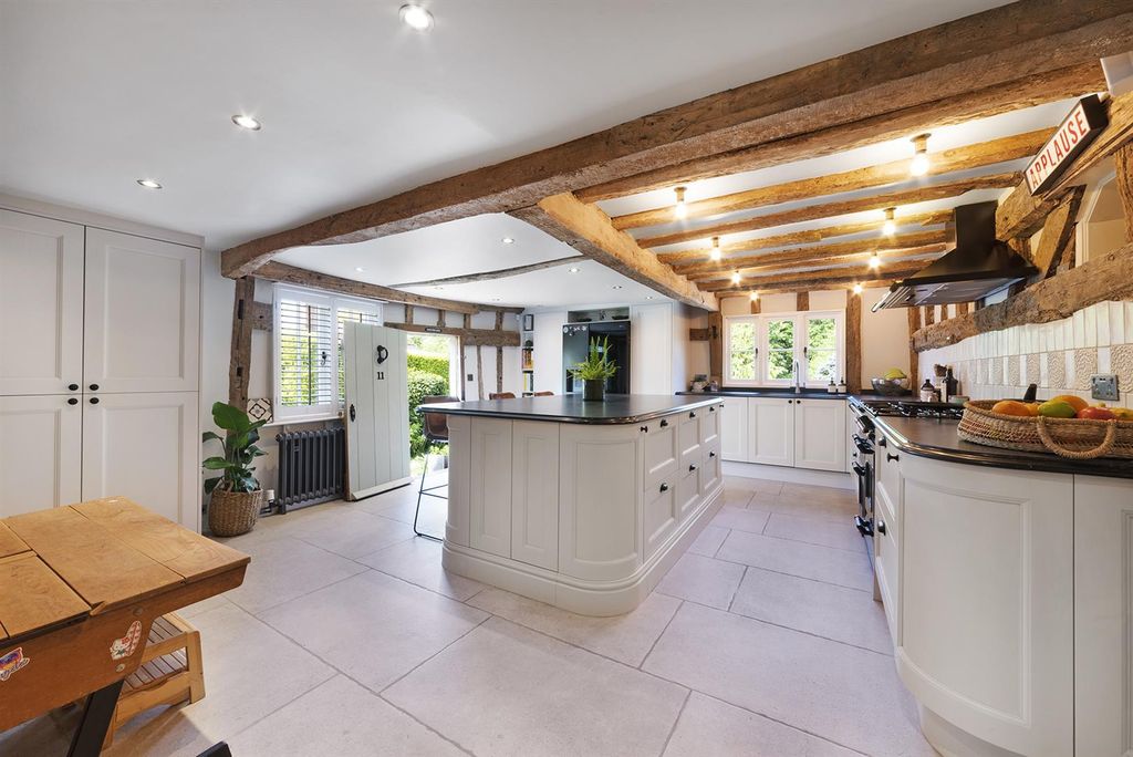 Property photo 2 of 32 Church End, 11-46.Jpg