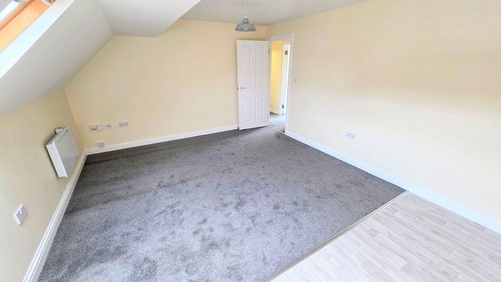 Property photo 3 of 10 20260323_120103~2