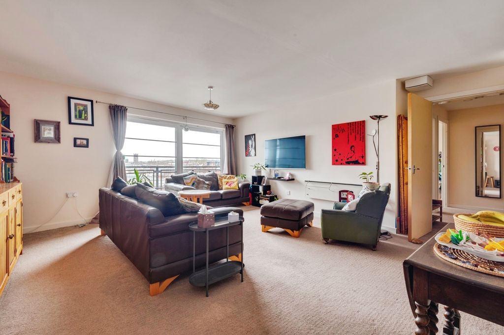 Property photo 3 of 17 Pbox-Img.Jpg