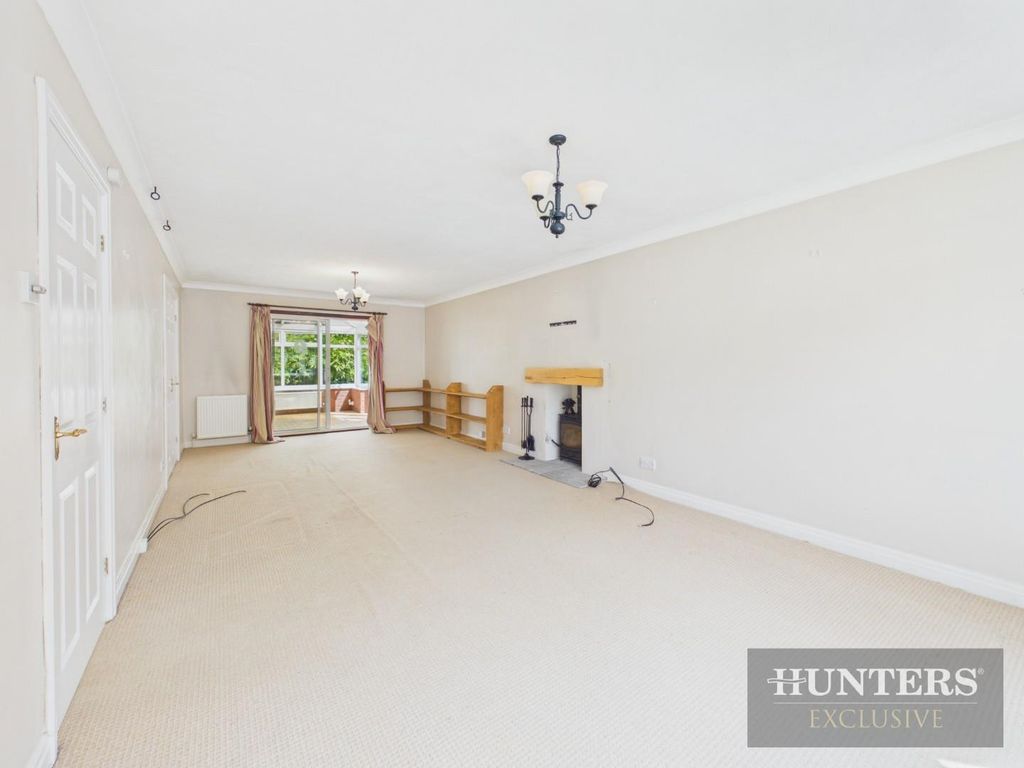 Property photo 2 of 39 Cam05316G0-Pr0429-Still019.Jpg