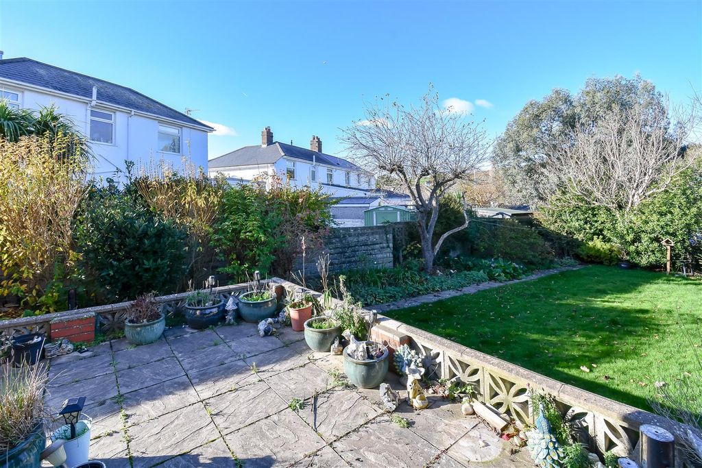 Property photo 3 of 27