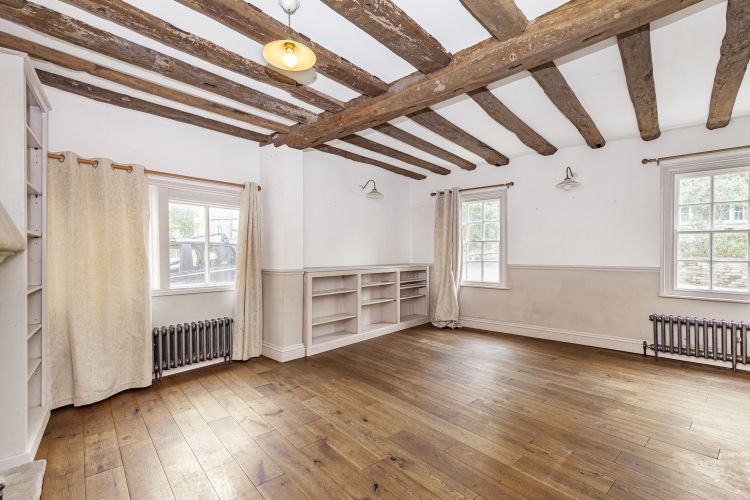 Property photo 2 of 12 304653