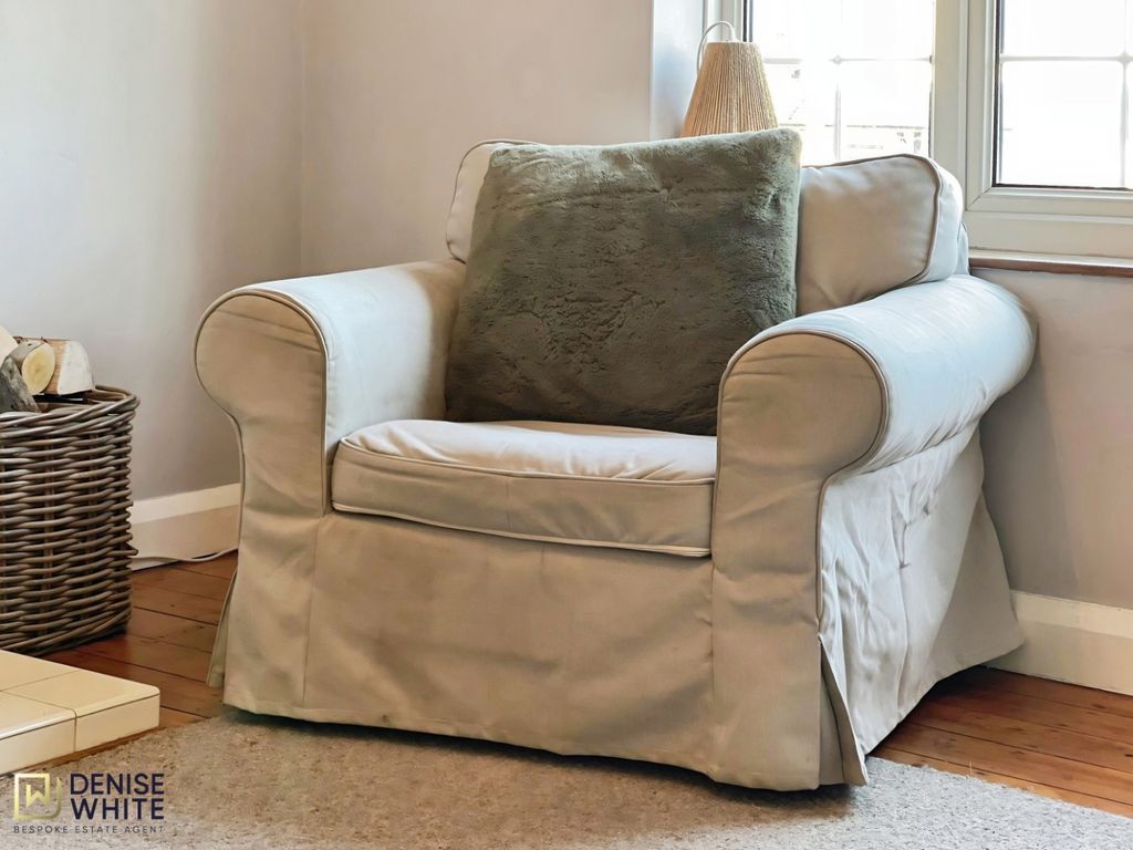 Property photo 2 of 26 Living Room